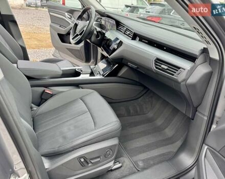 Ауди E-Tron 2022 в Хмельницком на Automoto.ua Серый Ауди E-Tron, объемом двигателя 0 л и пробегом 82 тыс. км за 39999 $, фото 16 на Automoto.ua