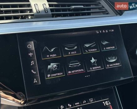 Серый Ауди E-Tron, объемом двигателя 0 л и пробегом 70 тыс. км за 39650 $, фото 28 на Automoto.ua
