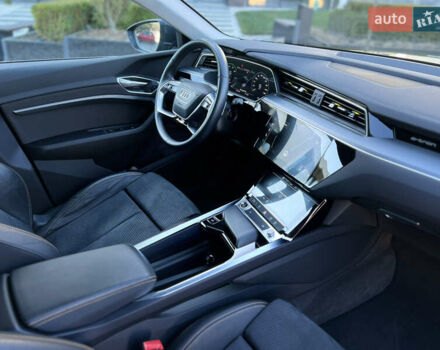 Серый Ауди E-Tron, объемом двигателя 0 л и пробегом 18 тыс. км за 42500 $, фото 28 на Automoto.ua