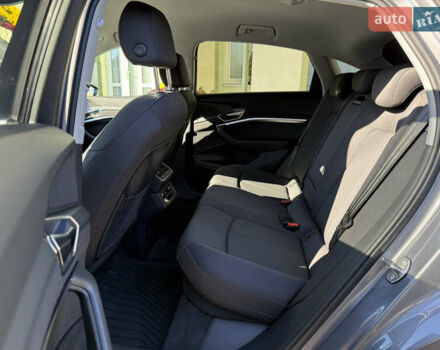 Серый Ауди E-Tron, объемом двигателя 0 л и пробегом 90 тыс. км за 33000 $, фото 89 на Automoto.ua