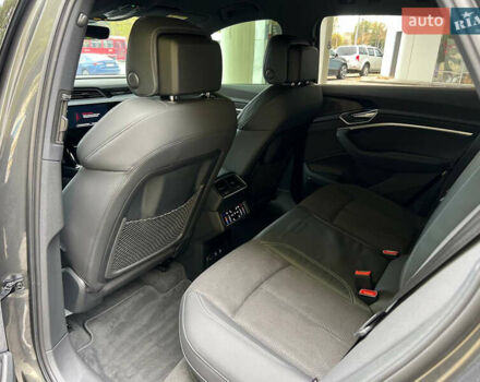 Серый Ауди E-Tron, объемом двигателя 0 л и пробегом 32 тыс. км за 43500 $, фото 30 на Automoto.ua