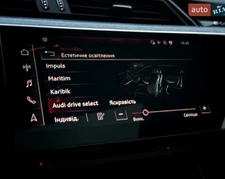 Серый Ауди E-Tron, объемом двигателя 0 л и пробегом 63 тыс. км за 40999 $, фото 39 на Automoto.ua