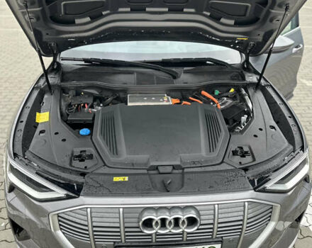 Сірий Ауді E-Tron, об'ємом двигуна 0 л та пробігом 45 тис. км за 38900 $, фото 24 на Automoto.ua