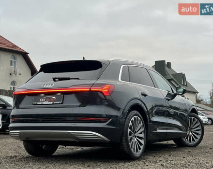 Серый Ауди E-Tron, объемом двигателя 0 л и пробегом 32 тыс. км за 41367 $, фото 7 на Automoto.ua
