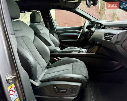 Серый Ауди E-Tron, объемом двигателя 0 л и пробегом 39 тыс. км за 44500 $, фото 50 на Automoto.ua