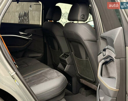 Серый Ауди E-Tron, объемом двигателя 0 л и пробегом 104 тыс. км за 39820 $, фото 42 на Automoto.ua