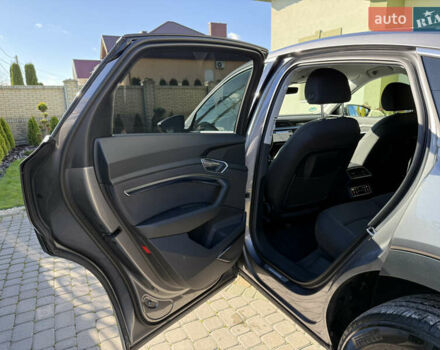 Серый Ауди E-Tron, объемом двигателя 0 л и пробегом 90 тыс. км за 33000 $, фото 85 на Automoto.ua