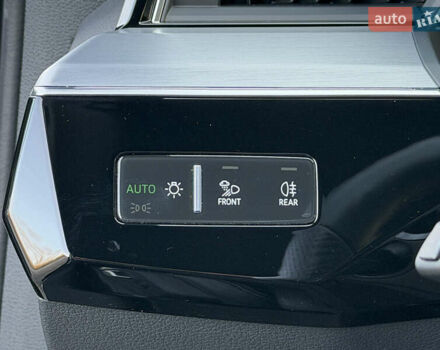 Серый Ауди E-Tron, объемом двигателя 0 л и пробегом 14 тыс. км за 53999 $, фото 119 на Automoto.ua