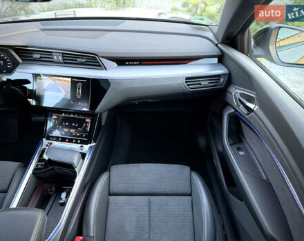 Сірий Ауді E-Tron, об'ємом двигуна 0 л та пробігом 25 тис. км за 47431 $, фото 51 на Automoto.ua