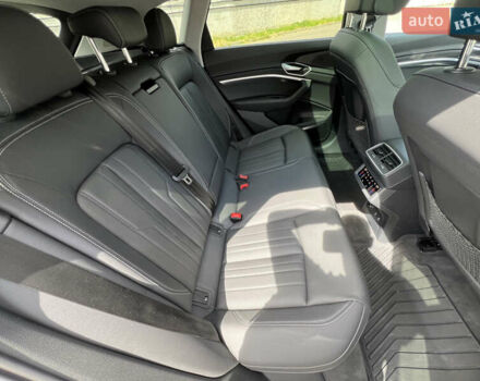 Сірий Ауді E-Tron, об'ємом двигуна 0 л та пробігом 22 тис. км за 48490 $, фото 32 на Automoto.ua