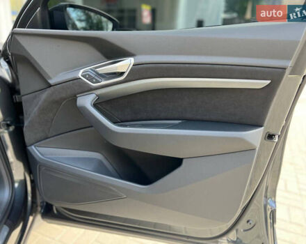 Серый Ауди E-Tron, объемом двигателя 0 л и пробегом 15 тыс. км за 42500 $, фото 34 на Automoto.ua