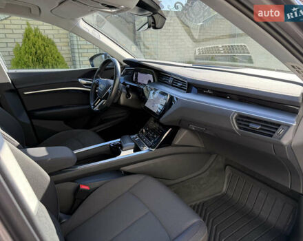 Серый Ауди E-Tron, объемом двигателя 0 л и пробегом 90 тыс. км за 33000 $, фото 79 на Automoto.ua