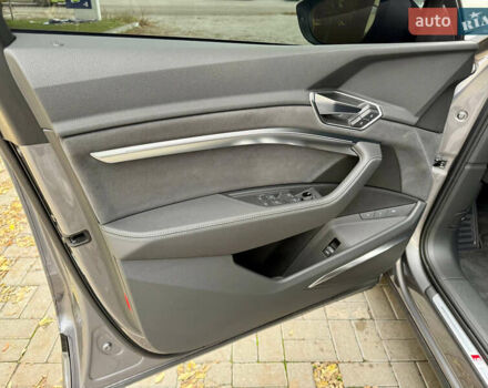 Серый Ауди E-Tron, объемом двигателя 0 л и пробегом 31 тыс. км за 46500 $, фото 29 на Automoto.ua