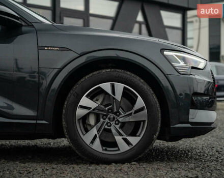 Сірий Ауді E-Tron, об'ємом двигуна 0 л та пробігом 64 тис. км за 37900 $, фото 12 на Automoto.ua