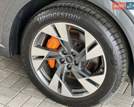 Серый Ауди E-Tron, объемом двигателя 0 л и пробегом 32 тыс. км за 43500 $, фото 8 на Automoto.ua