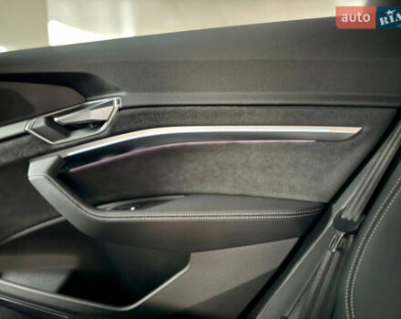 Серый Ауди E-Tron, объемом двигателя 0 л и пробегом 37 тыс. км за 49500 $, фото 89 на Automoto.ua