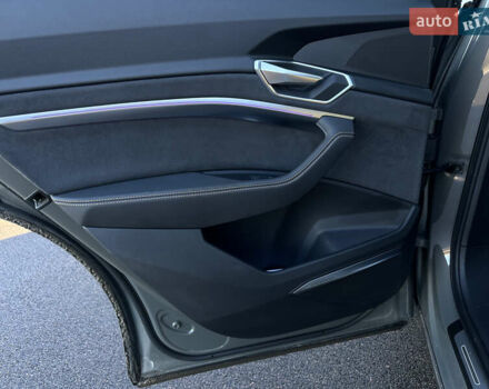 Сірий Ауді E-Tron, об'ємом двигуна 0 л та пробігом 58 тис. км за 45200 $, фото 28 на Automoto.ua