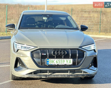 Сірий Ауді E-Tron, об'ємом двигуна 0 л та пробігом 58 тис. км за 45200 $, фото 1 на Automoto.ua