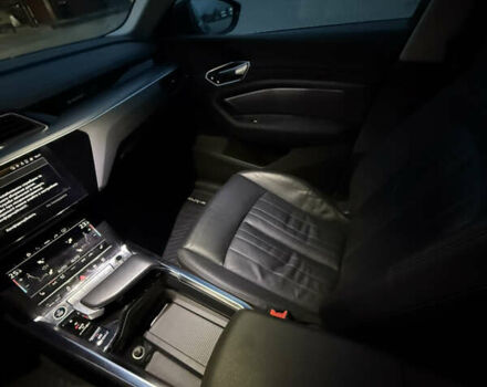 Серый Ауди E-Tron, объемом двигателя 0 л и пробегом 45 тыс. км за 42000 $, фото 31 на Automoto.ua