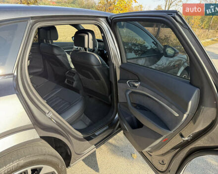 Серый Ауди E-Tron, объемом двигателя 0 л и пробегом 65 тыс. км за 53900 $, фото 27 на Automoto.ua