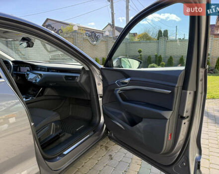 Серый Ауди E-Tron, объемом двигателя 0 л и пробегом 90 тыс. км за 33000 $, фото 71 на Automoto.ua