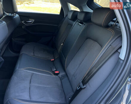 Серый Ауди E-Tron, объемом двигателя 0 л и пробегом 18 тыс. км за 42500 $, фото 35 на Automoto.ua