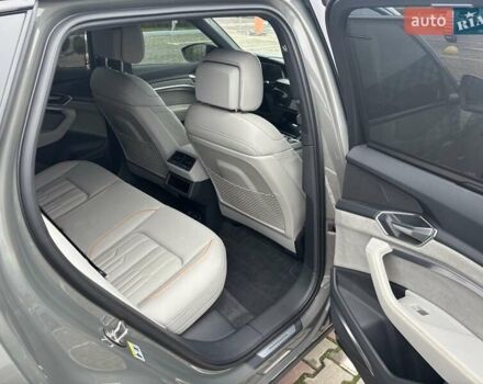 Серый Ауди E-Tron, объемом двигателя 0 л и пробегом 25 тыс. км за 44900 $, фото 19 на Automoto.ua