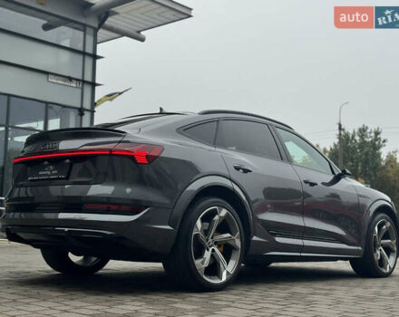Серый Ауди E-Tron, объемом двигателя 0 л и пробегом 59 тыс. км за 44999 $, фото 7 на Automoto.ua