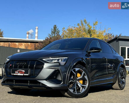 Серый Ауди E-Tron, объемом двигателя 0 л и пробегом 42 тыс. км за 47848 $, фото 3 на Automoto.ua