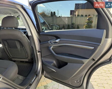 Серый Ауди E-Tron, объемом двигателя 0 л и пробегом 90 тыс. км за 33000 $, фото 81 на Automoto.ua