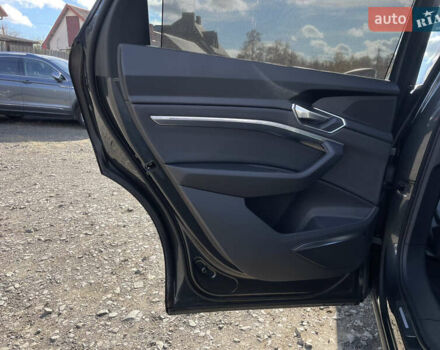 Серый Ауди E-Tron, объемом двигателя 0 л и пробегом 32 тыс. км за 42131 $, фото 30 на Automoto.ua
