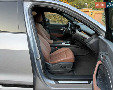 Сірий Ауді E-Tron, об'ємом двигуна 0 л та пробігом 49 тис. км за 36500 $, фото 73 на Automoto.ua