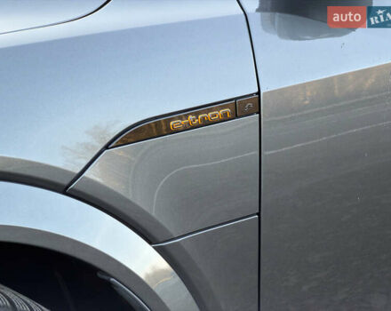 Серый Ауди E-Tron, объемом двигателя 0 л и пробегом 14 тыс. км за 53999 $, фото 39 на Automoto.ua