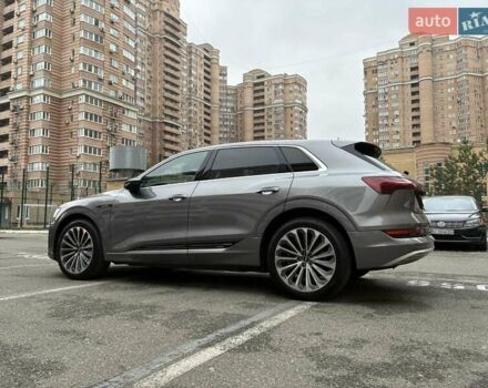 Серый Ауди E-Tron, объемом двигателя 0 л и пробегом 112 тыс. км за 31900 $, фото 22 на Automoto.ua