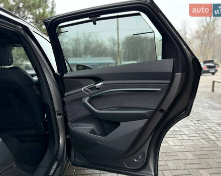 Серый Ауди E-Tron, объемом двигателя 0 л и пробегом 39 тыс. км за 44500 $, фото 46 на Automoto.ua