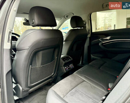 Сірий Ауді E-Tron, об'ємом двигуна 0 л та пробігом 39 тис. км за 46500 $, фото 39 на Automoto.ua