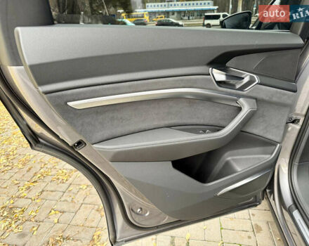 Серый Ауди E-Tron, объемом двигателя 0 л и пробегом 31 тыс. км за 46500 $, фото 38 на Automoto.ua