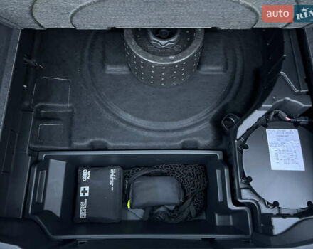 Серый Ауди E-Tron, объемом двигателя 0 л и пробегом 32 тыс. км за 41367 $, фото 39 на Automoto.ua