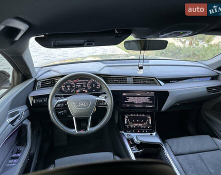 Серый Ауди E-Tron, объемом двигателя 0 л и пробегом 49 тыс. км за 46500 $, фото 30 на Automoto.ua