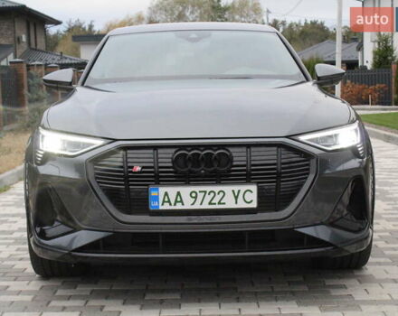 Серый Ауди E-Tron, объемом двигателя 0 л и пробегом 44 тыс. км за 44700 $, фото 1 на Automoto.ua