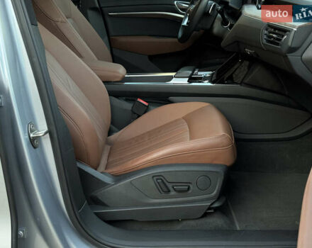 Сірий Ауді E-Tron, об'ємом двигуна 0 л та пробігом 49 тис. км за 36500 $, фото 74 на Automoto.ua