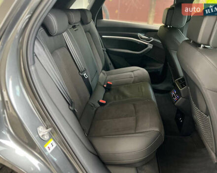 Серый Ауди E-Tron, объемом двигателя 0 л и пробегом 32 тыс. км за 43500 $, фото 35 на Automoto.ua