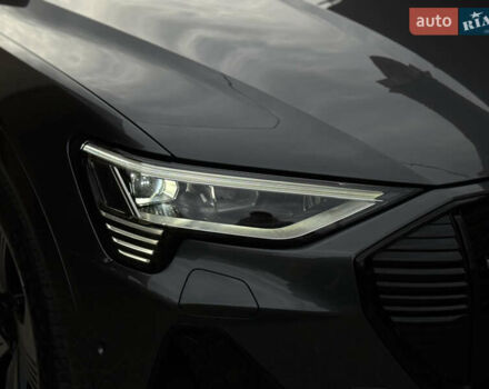 Серый Ауди E-Tron, объемом двигателя 0 л и пробегом 43 тыс. км за 41777 $, фото 12 на Automoto.ua