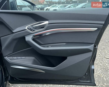 Серый Ауди E-Tron, объемом двигателя 0 л и пробегом 32 тыс. км за 41367 $, фото 53 на Automoto.ua