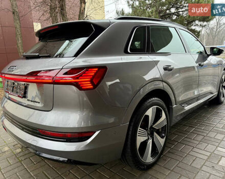 Серый Ауди E-Tron, объемом двигателя 0 л и пробегом 39 тыс. км за 44500 $, фото 5 на Automoto.ua
