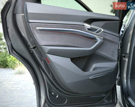 Сірий Ауді E-Tron, об'ємом двигуна 0 л та пробігом 25 тис. км за 47431 $, фото 72 на Automoto.ua