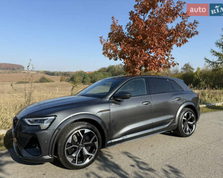 Серый Ауди E-Tron, объемом двигателя 0 л и пробегом 65 тыс. км за 53900 $, фото 1 на Automoto.ua