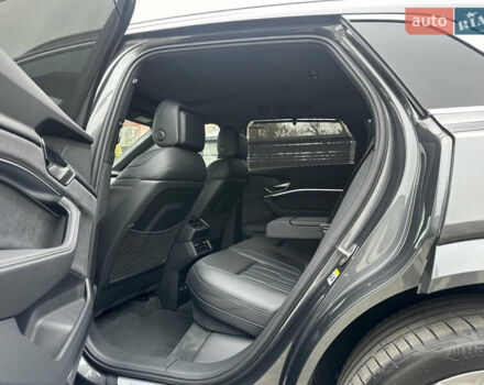 Сірий Ауді E-Tron, об'ємом двигуна 0 л та пробігом 48 тис. км за 49999 $, фото 76 на Automoto.ua