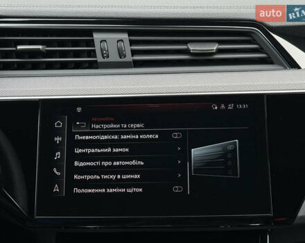 Серый Ауди E-Tron, объемом двигателя 0 л и пробегом 104 тыс. км за 39820 $, фото 63 на Automoto.ua