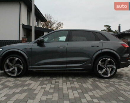 Серый Ауди E-Tron, объемом двигателя 0 л и пробегом 44 тыс. км за 44700 $, фото 8 на Automoto.ua